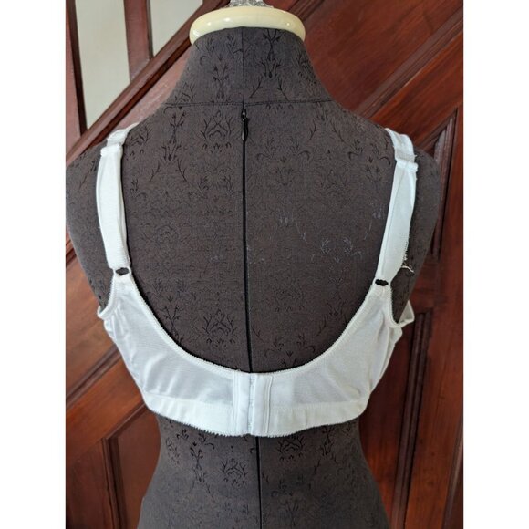 Vanity Fair Woman White Lace Support Bra Style 584 Size 42C Adjustable Straps - Picture 3 of 6